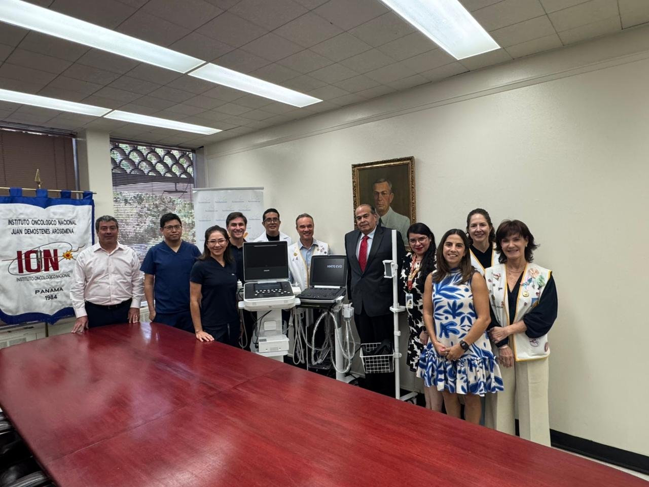 Fundacáncer fortalece la atención médica con la donación de equipos de ultrasonido al Instituto Oncológico Nacional