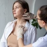 Cáncer de piel: especialistas advierten que el daño solar comienza desde la infancia
