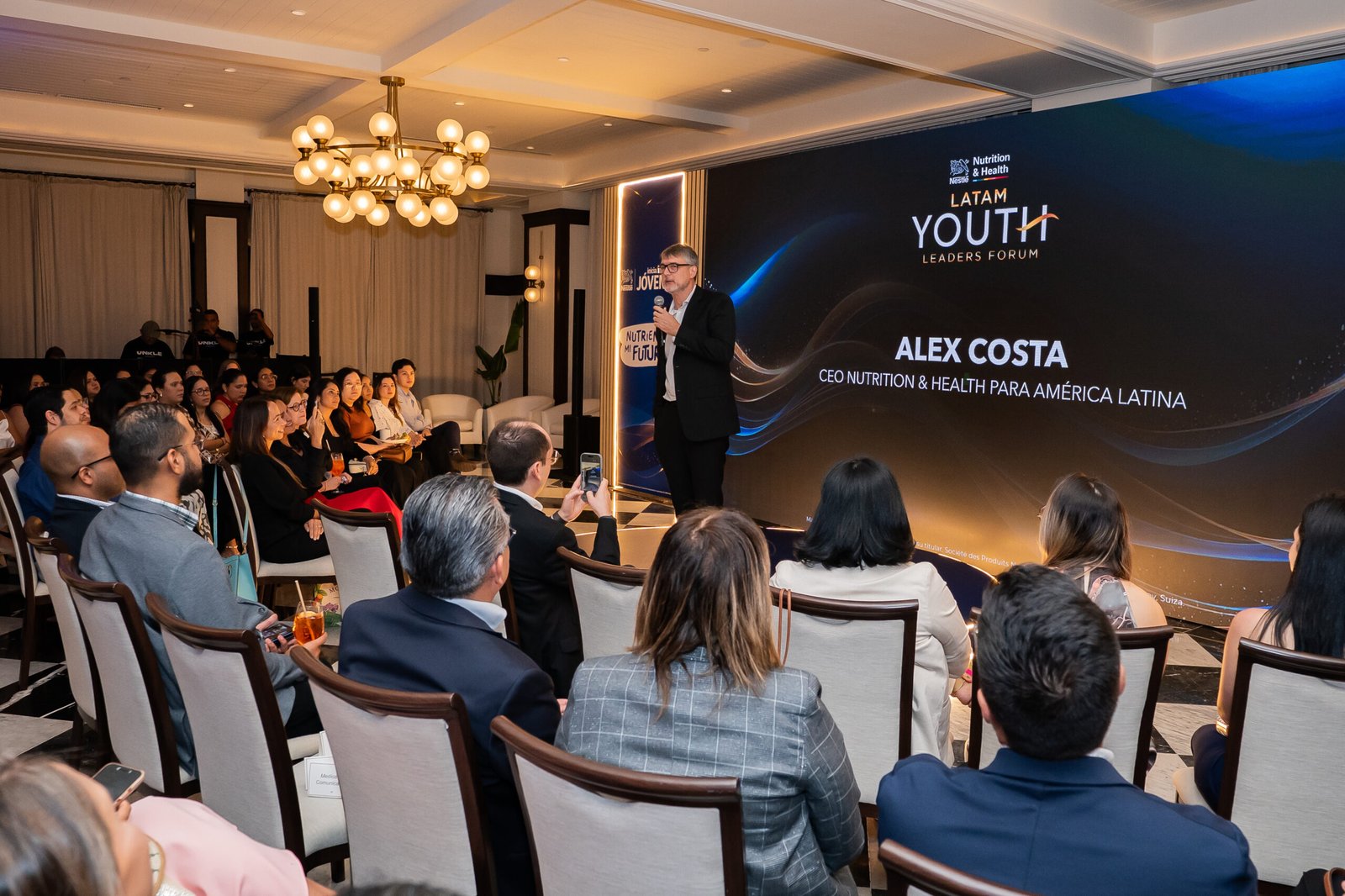 Nestlé impulsa desde Panamá espacios de desarrollo profesional para jóvenes profesionales de la salud en Latinoamérica